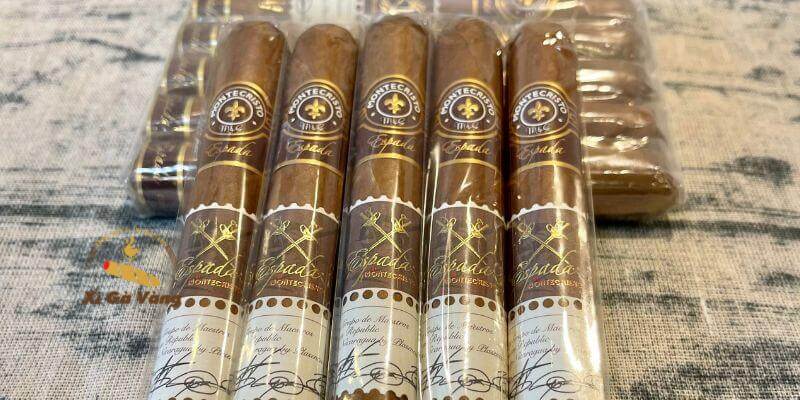 Xì gà Cuba là biểu tượng của cigar cao cấp.
